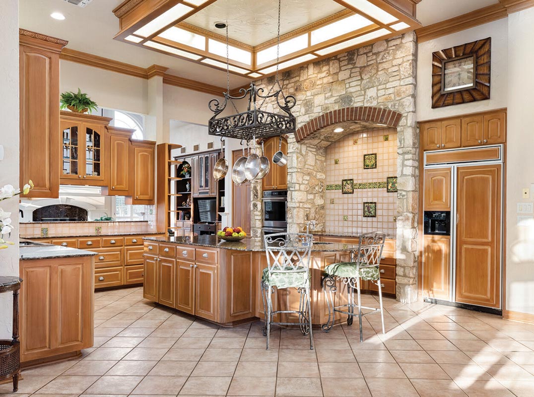 Grand Estate In Fair Oaks Ranch On 6.6 Acres
